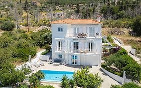 Upsidedown Villa. Amazing Views!